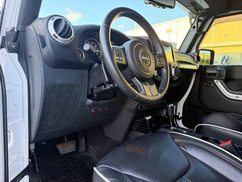 Used 2015 Jeep Wrangler 4WD Unlimited Sahara image 69