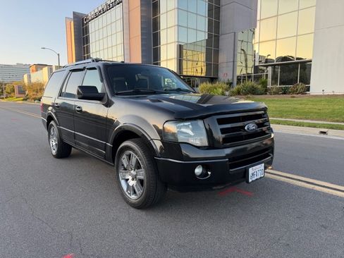 Used 2010 Ford Expedition Limited image 7