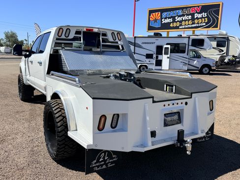 Used 2024 Ford F450 Platinum image 3