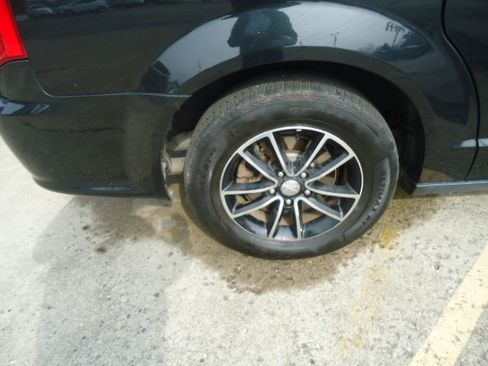 Used 2018 Dodge Grand Caravan GT image 2