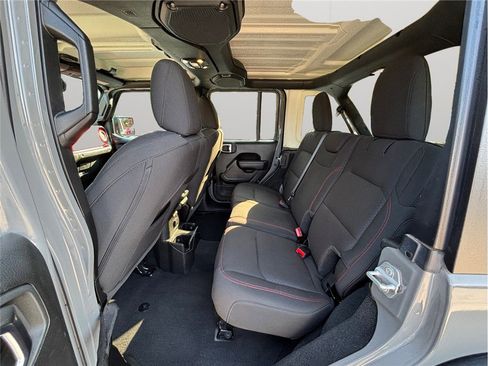 Used 2023 Jeep Wrangler Unlimited Rubicon image 34