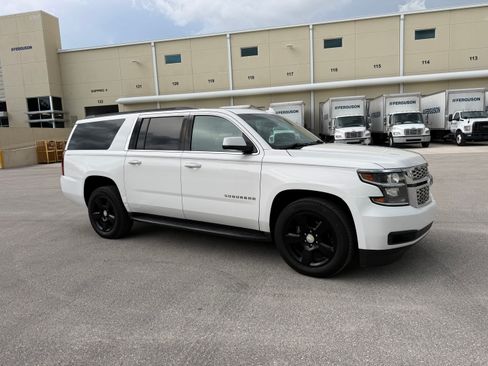 Used 2015 Chevrolet Suburban LS RWD image 40