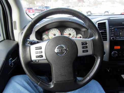 Used 2019 Nissan Frontier PRO-4X image 17