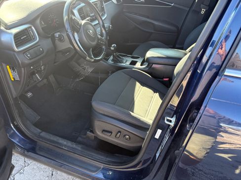 Used 2016 Kia Sorento LX image 6