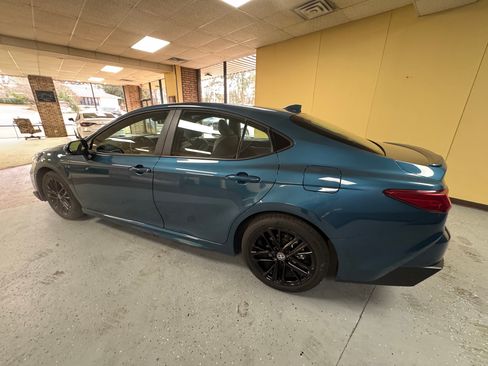 Used 2025 Toyota Camry SE image 2