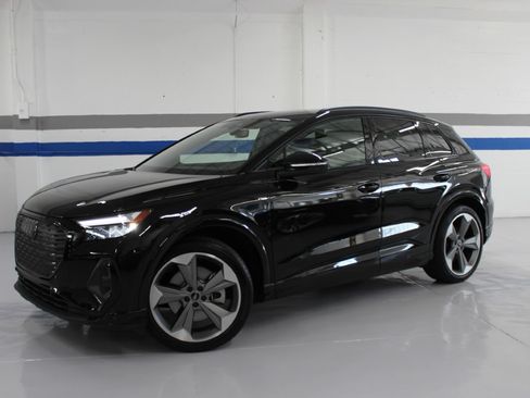 Used 2025 Audi Q4 e-tron Premium Plus image 1