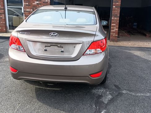 Used 2012 Hyundai Accent GLS image 6