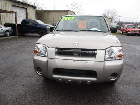 Used 2002 Nissan Frontier XE image 3