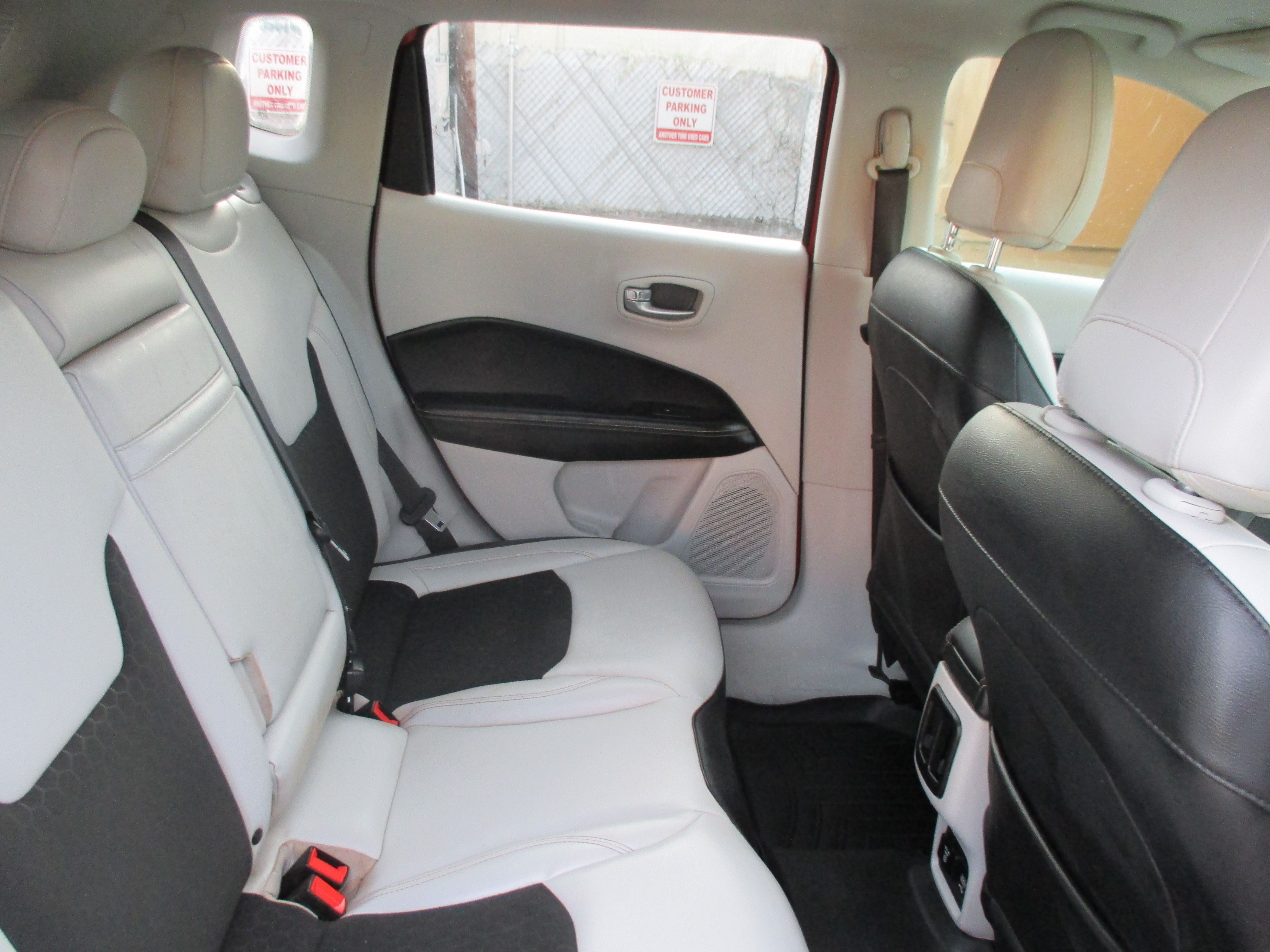 Used 2018 Jeep Compass 4WD Latitude w/ Altitude Pkg image 12