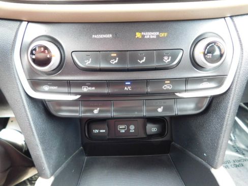 Used 2020 Hyundai Santa Fe SEL image 18