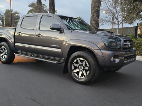 Used 2010 Toyota Tacoma TRD Off-Road image 3