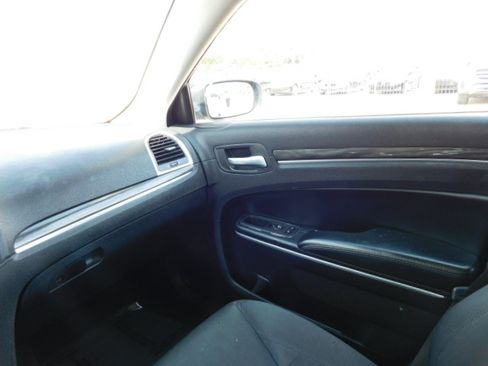 Used 2021 Chrysler 300 Touring image 21