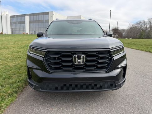 Used 2023 Honda Pilot Sport image 2