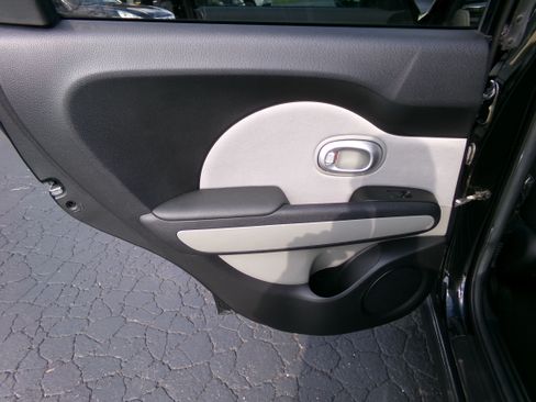 Used 2014 Kia Soul + FWD image 15