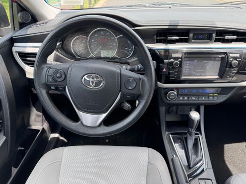 Used 2015 Toyota Corolla LE image 14