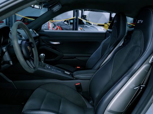 Used 2023 Porsche 718 Cayman GT4 image 15