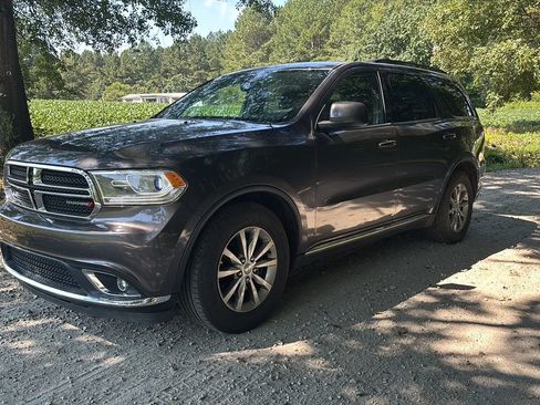 Used 2016 Dodge Durango SXT image 1