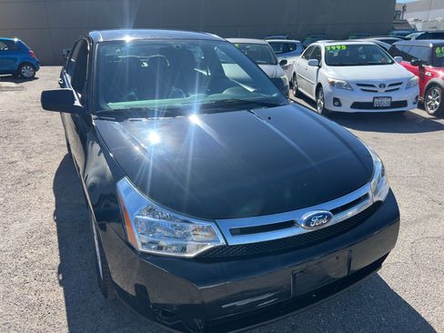 Used 2010 Ford Focus SE Sedan FWD image 3