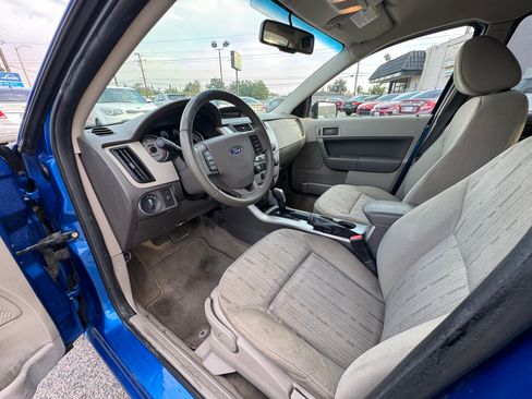 Used 2010 Ford Focus SE image 16