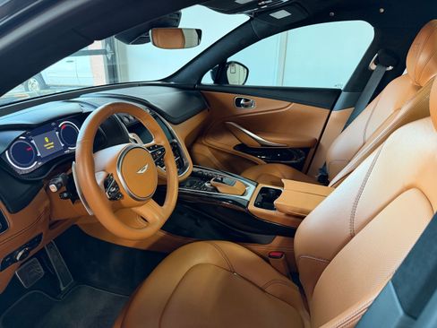 Used 2021 Aston Martin DBX AWD/4WD image 2