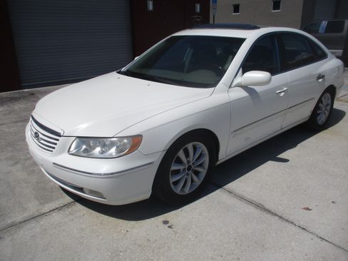 Used 2006 Hyundai Azera Limited FWD image 3