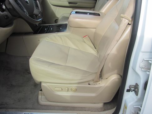 Used 2009 GMC Yukon XL Denali image 4