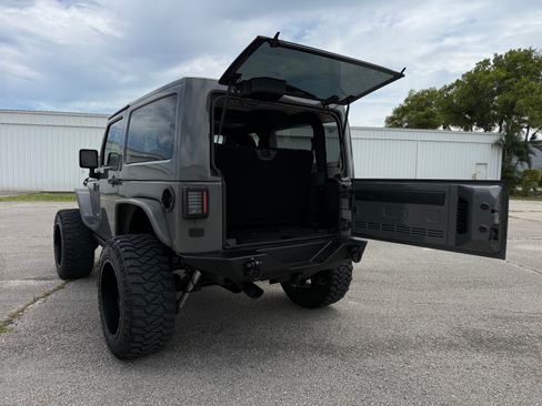 Used 2016 Jeep Wrangler 75th Anniversary AWD/4WD image 44