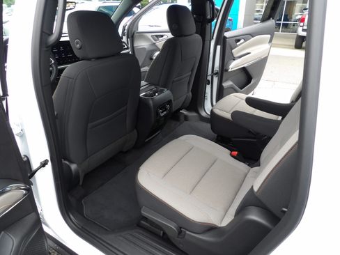 Used 2026 Chevrolet Traverse FWD LT image 19