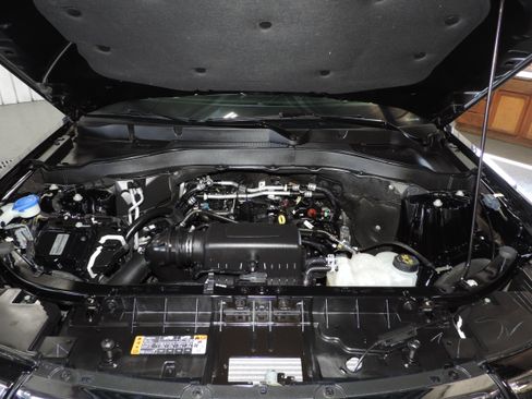 Used 2023 Ford Explorer 4WD XLT image 18