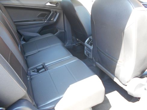 Used 2020 Volkswagen Tiguan FWD image 9