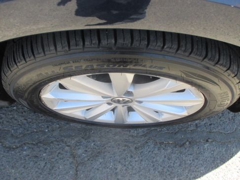 Used 2013 Volkswagen Passat 2.5 SEL FWD image 19