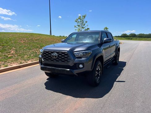 Used 2022 Toyota Tacoma TRD Off-Road image 1