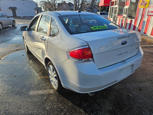 Used 2010 Ford Focus SEL image 3
