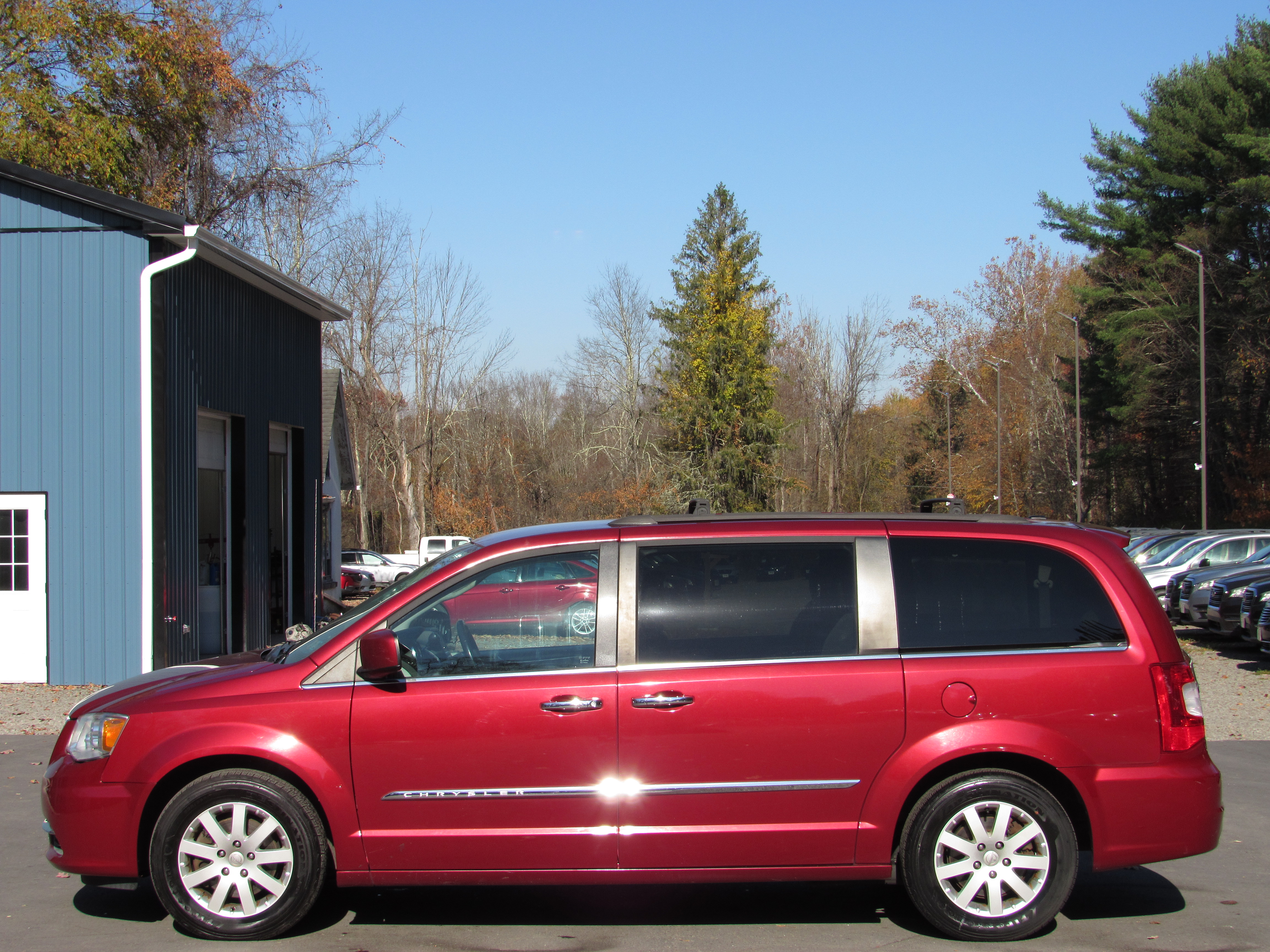 Used 2015 Chrysler Town & Country Touring FWD image 4