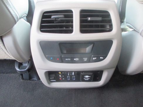 Used 2017 Honda Pilot AWD Touring image 14