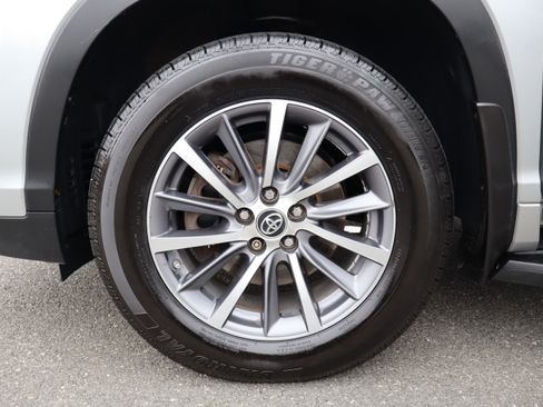 Used 2017 Toyota Highlander XLE image 37