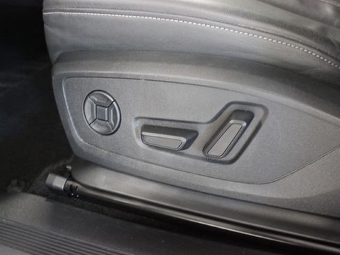 Used 2024 Audi Q4 e-tron quattro Prestige AWD/4WD image 37