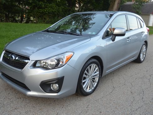 Used 2013 Subaru Impreza 2.0i Premium Hatchback AWD/4WD image 2