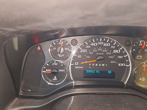 Used 2017 Chevrolet Express 3500 LS image 6