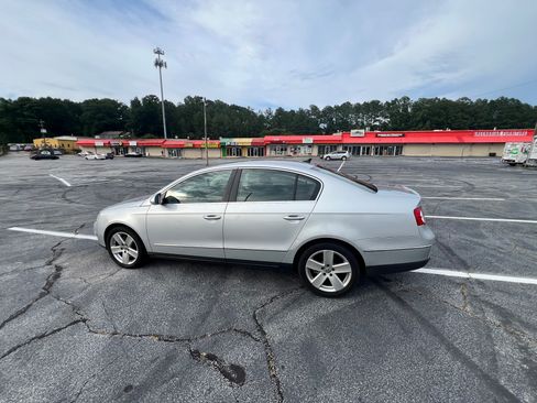 Used 2009 Volkswagen Passat 2.0T Komfort Sedan FWD image 7