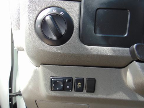 Used 2017 Nissan NV 2500 SL image 14