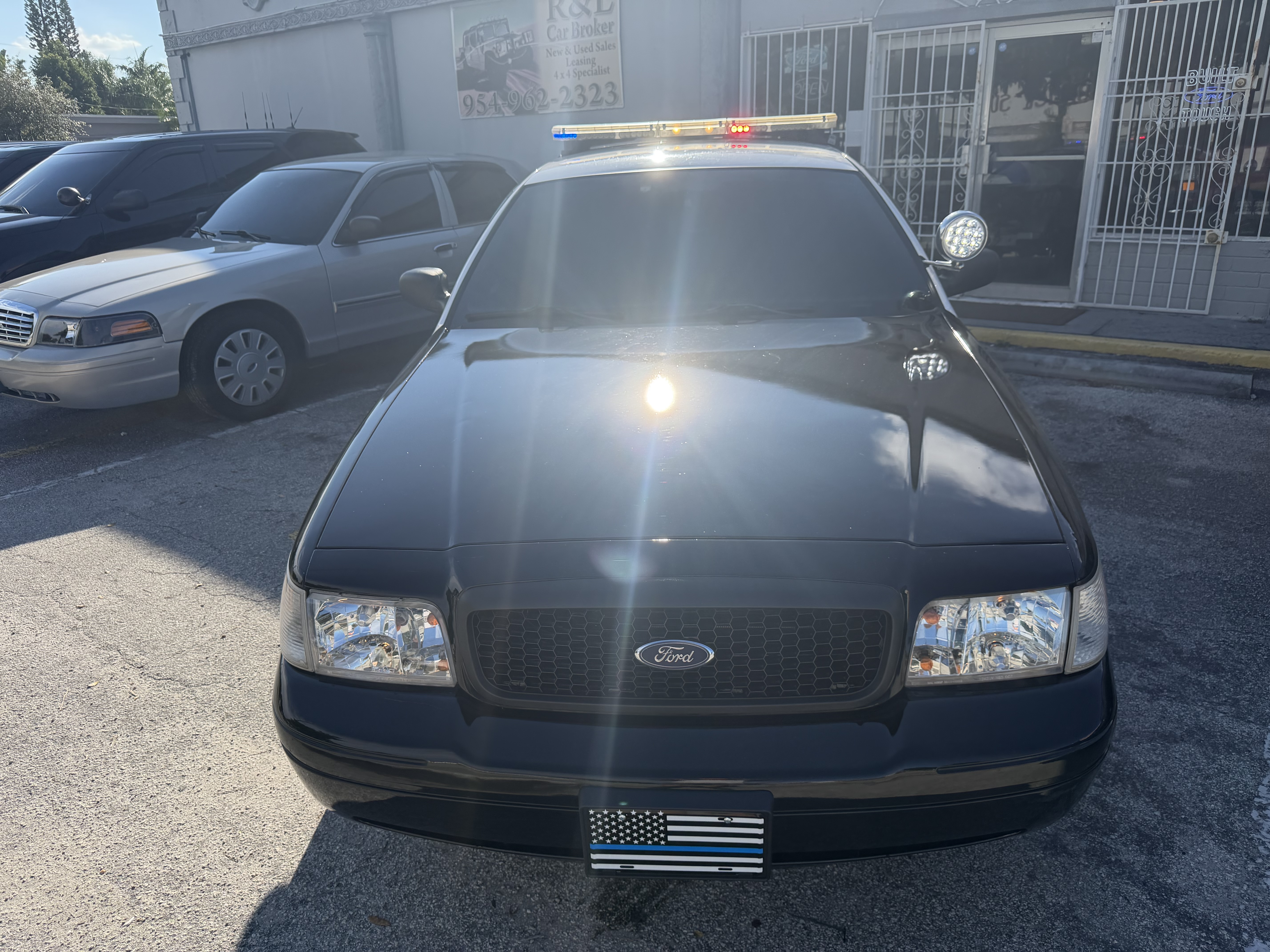 Used 2006 Ford Crown Victoria Police Interceptor RWD image 2