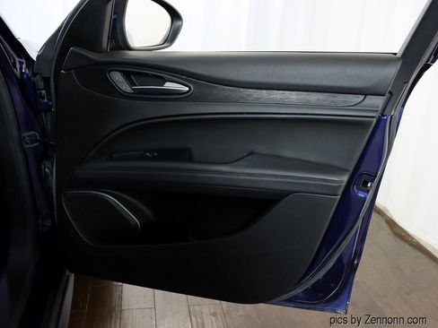 Used 2019 Alfa Romeo Stelvio AWD image 32