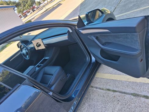 Used 2024 Tesla Model Y AWD Performance image 12
