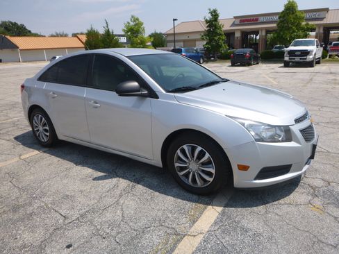 Used 2014 Chevrolet Cruze LS FWD image 4