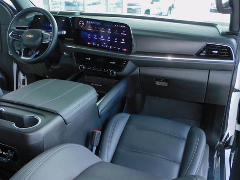 Used 2025 Chevrolet Tahoe 4WD LT image 4