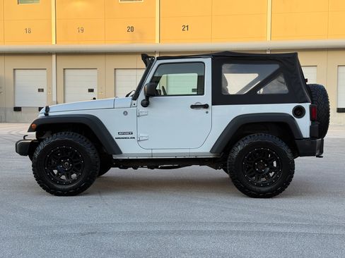 Used 2015 Jeep Wrangler Sport AWD/4WD image 6