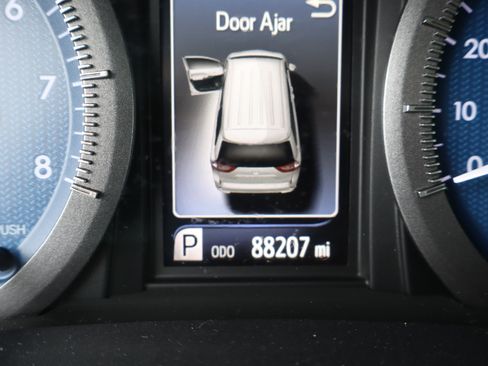 Used 2017 Toyota Sienna XLE image 25