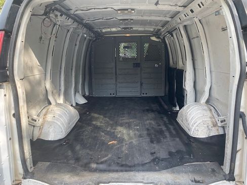 Used 2017 Chevrolet Express 2500 image 19