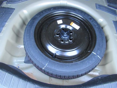 Used 2017 Ford Fusion SE image 24